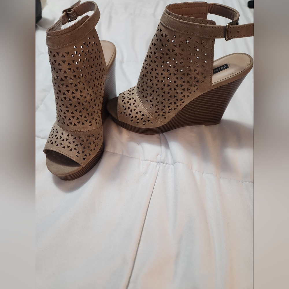 Parker & Sky cut out Wedges